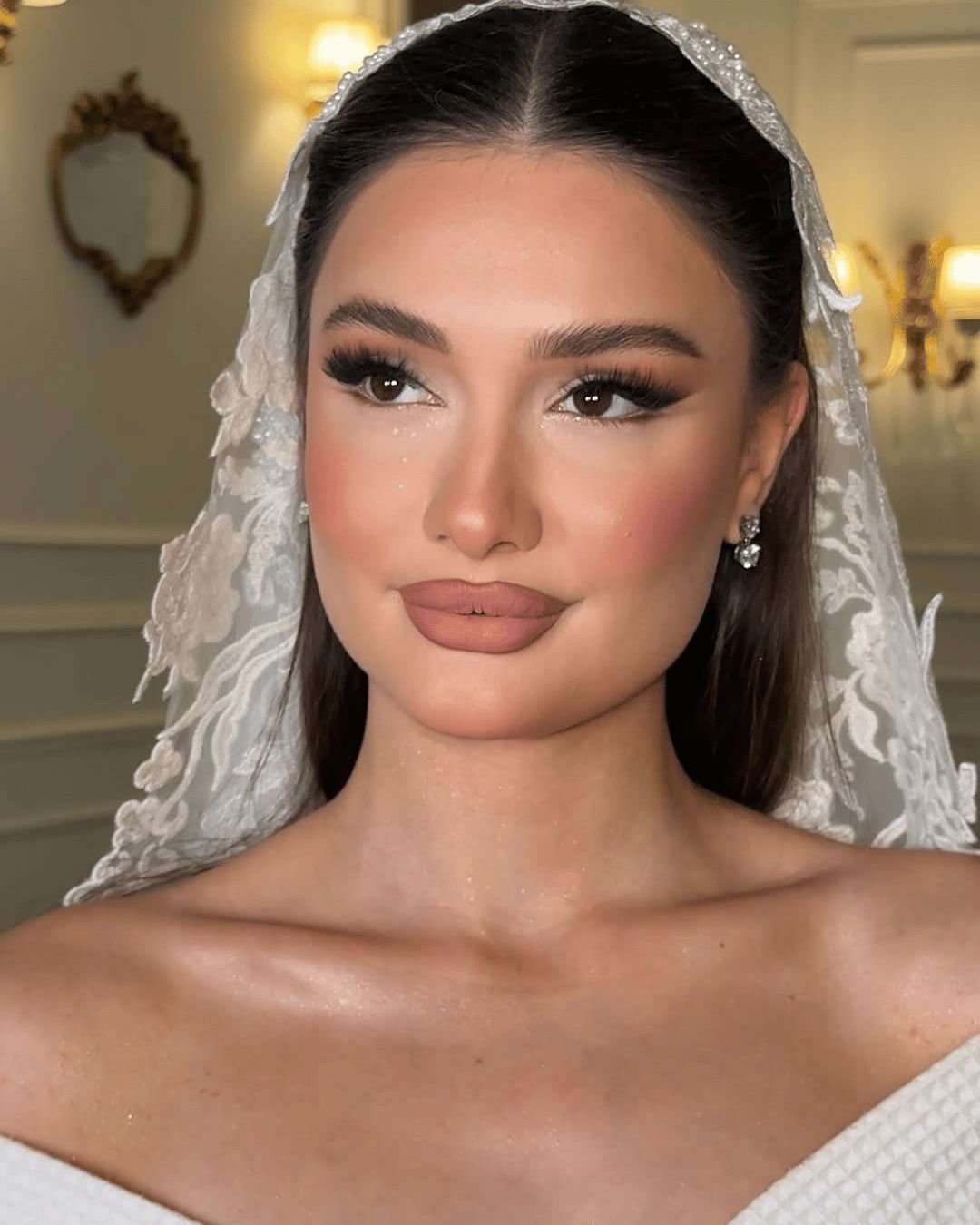 Glam bridal makeup look by Pink Soul in Dubai