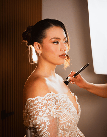 Arab bridal makeup with defined eyes and a luminous wedding finish