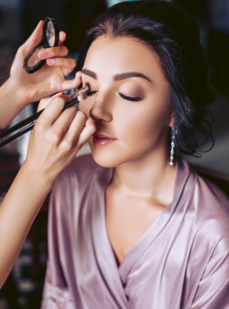 Pink Soul makeup artist in Dubai providing makeup at a home appointment
